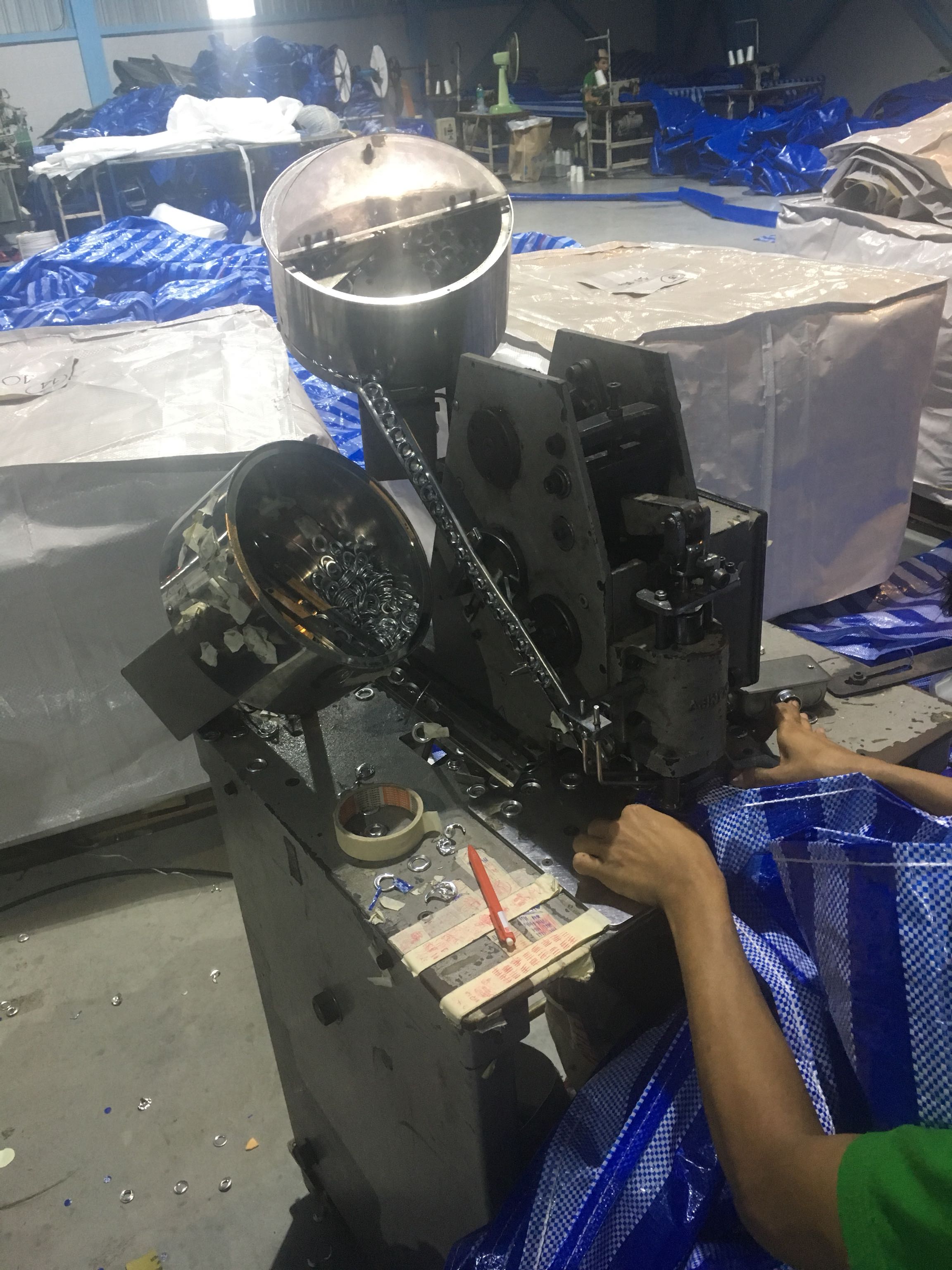 鑫瑞德全自动裁布打扣机